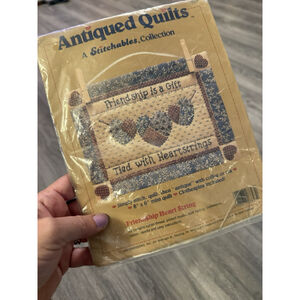 Stichables Hanging Friendship Heartstrings Antiqued Quilts Wall Decor 7823 NOS